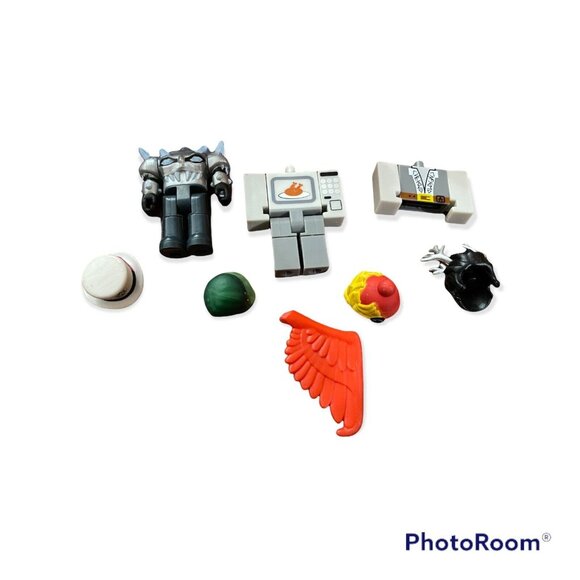 Roblox Game Action Figures Lot With Accessories - Mystery Characters & Outfits - Picture 5 of 5